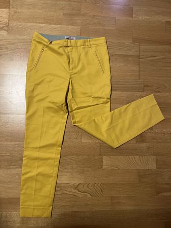 Sonnengelbe Stoffhose, Gr. 38, Top von Noa Noa