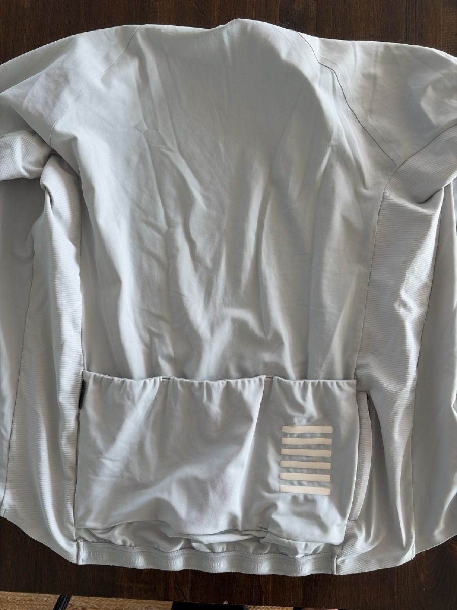 Rapha Canottiere & Pantaloni: Rapha Pro Team lightly insulated long sleeve  – Usato da Zug venduto da CyclingThings 2