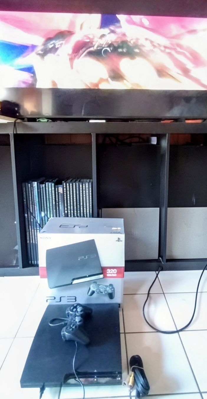 Sony Console: PS3 PlayStation 3 -  320 GB - Boxed Working CECH-2504B – Usato da Farvagny-le-Grand venduto da LaCaverne 1