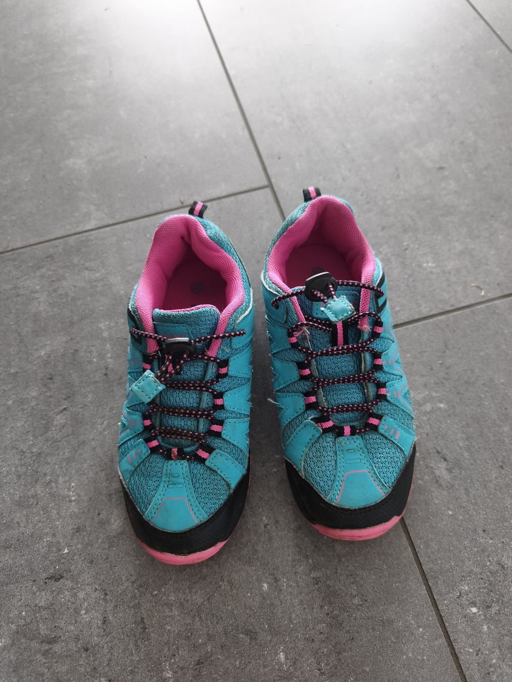 Chaussures filles: Wanderschuhe blau pink Grösse 33 – D'occasion à Horriwil par sucht_lady