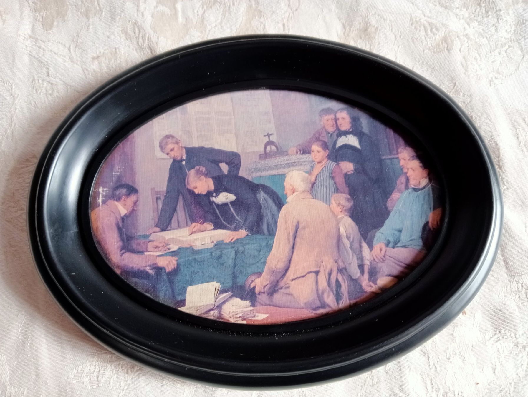 Bilderrahmen: 3er Set Vintage Bilderrahmen mit Bildern Oval Kunststoff – Gebraucht aus Oberdorf BL von Barocki888 1