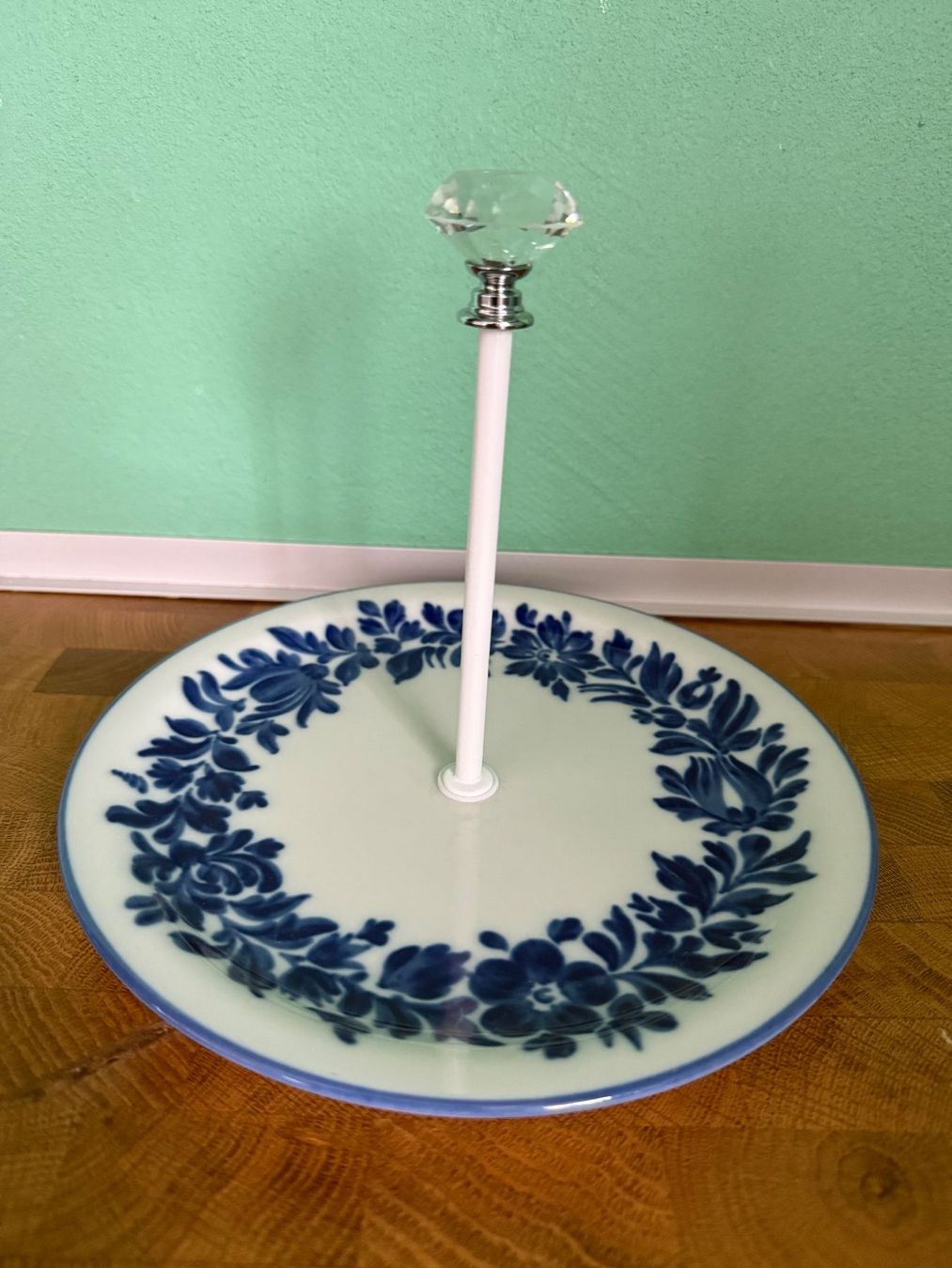 Assiettes: ETAGERE  MIT  GESCHLIFFENEM  GLASKOPF – D'occasion à Subingen par ArtBead 1