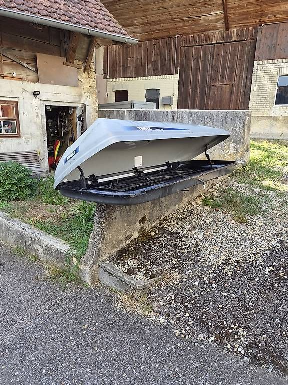 Box da tetto: Thule Dachbox 570Liter  XXL – Usato da Seewen SO venduto da supersnuper