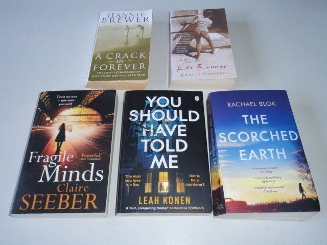 5 Books in English - Jeannie Brewer, Khaled Hosseini, Konen, (Gebraucht ...