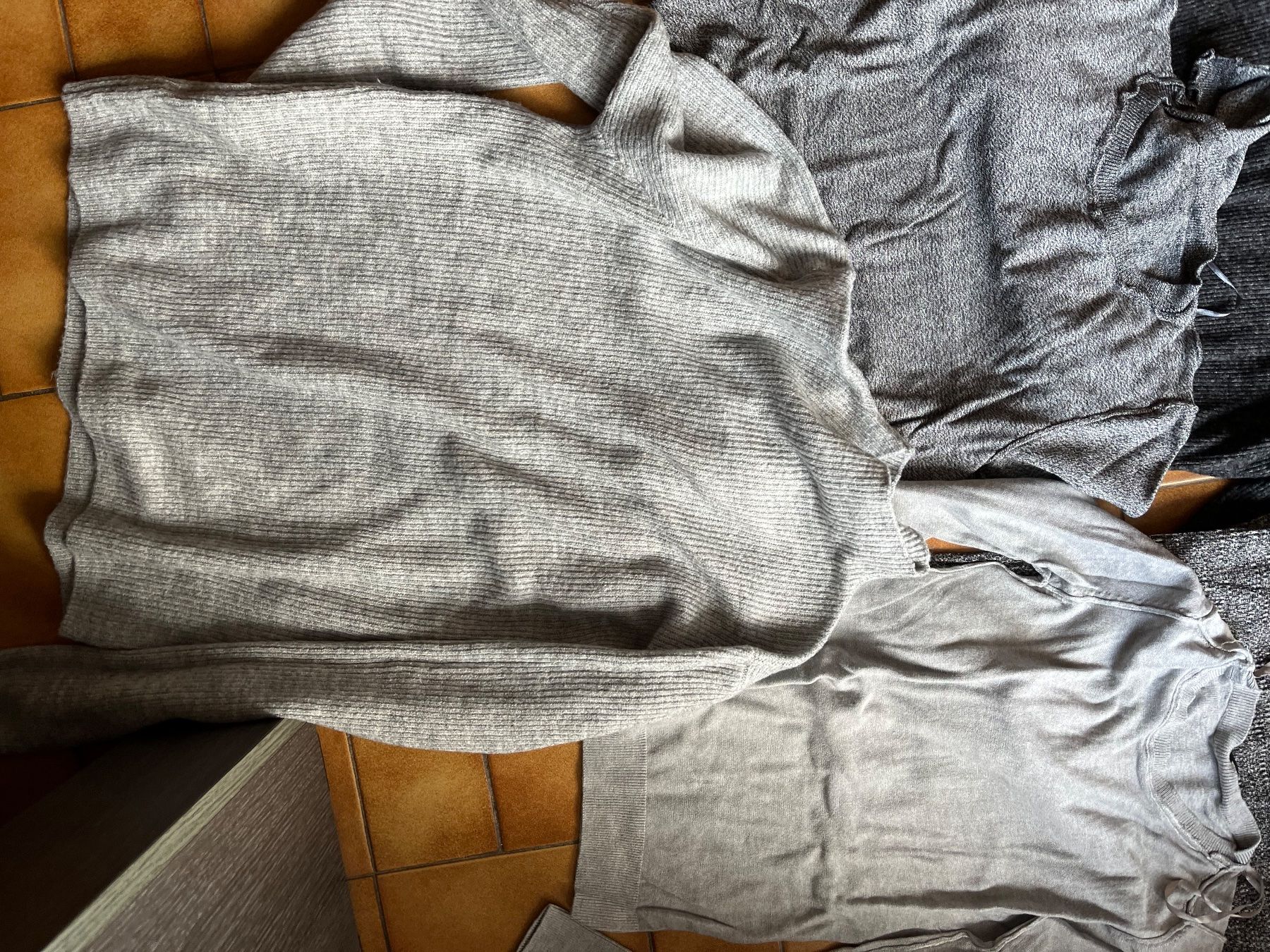 Kleiderpakete: Lot 7 habits Taille S – Gebraucht aus Veyrier von kimedovapa