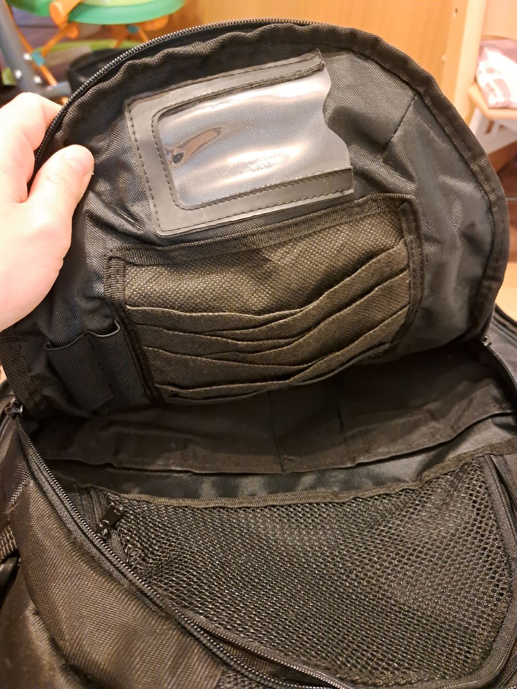 Zaini: Praktischer, schwarzer Notebookrucksack – Usato da Triesenberg venduto da Anastasia26 4