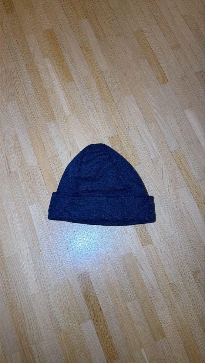 Asos Hüte, Mützen & Caps: Warme, dunkelblauer, kleiner Beanie – Gebraucht aus Zürich von wid_f885