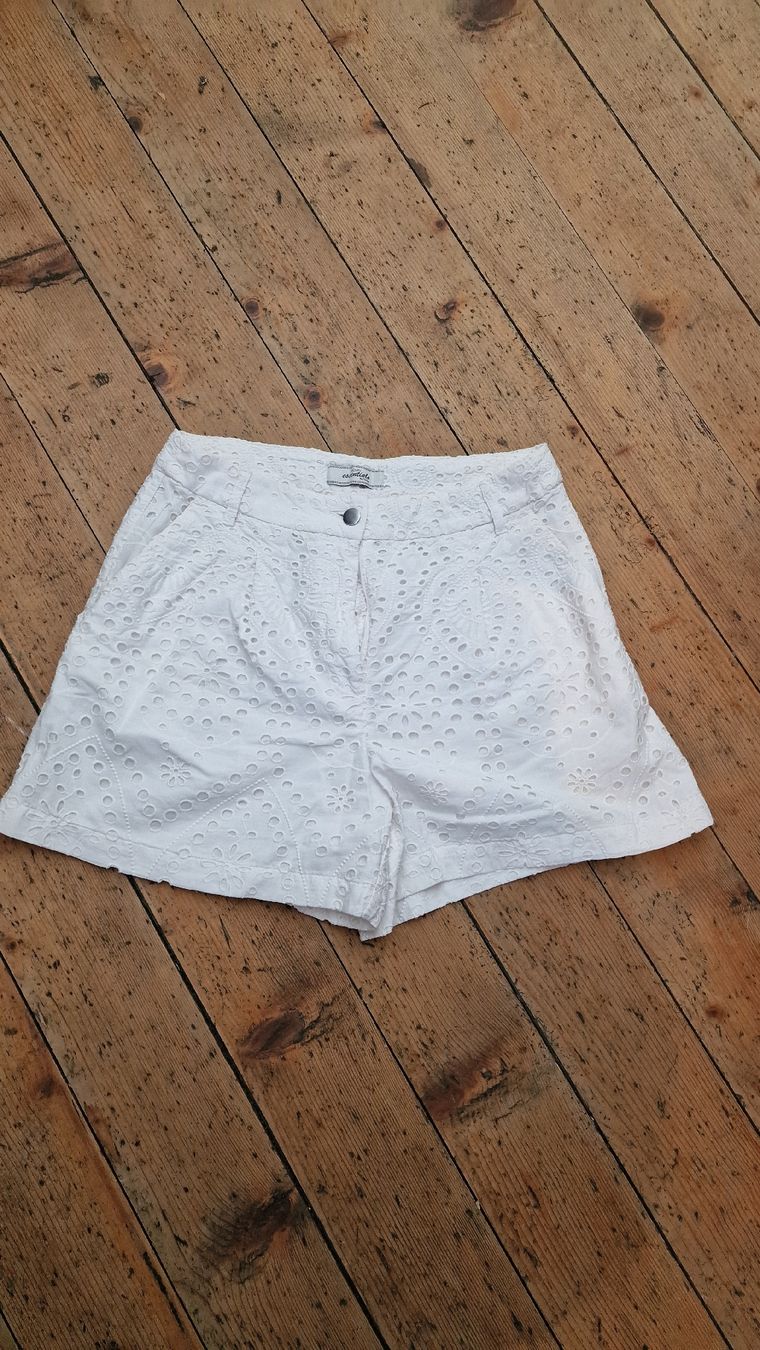 Pantaloni: Shorts weiss Gr 38/40 – Usato da goldach venduto da seegoldi13