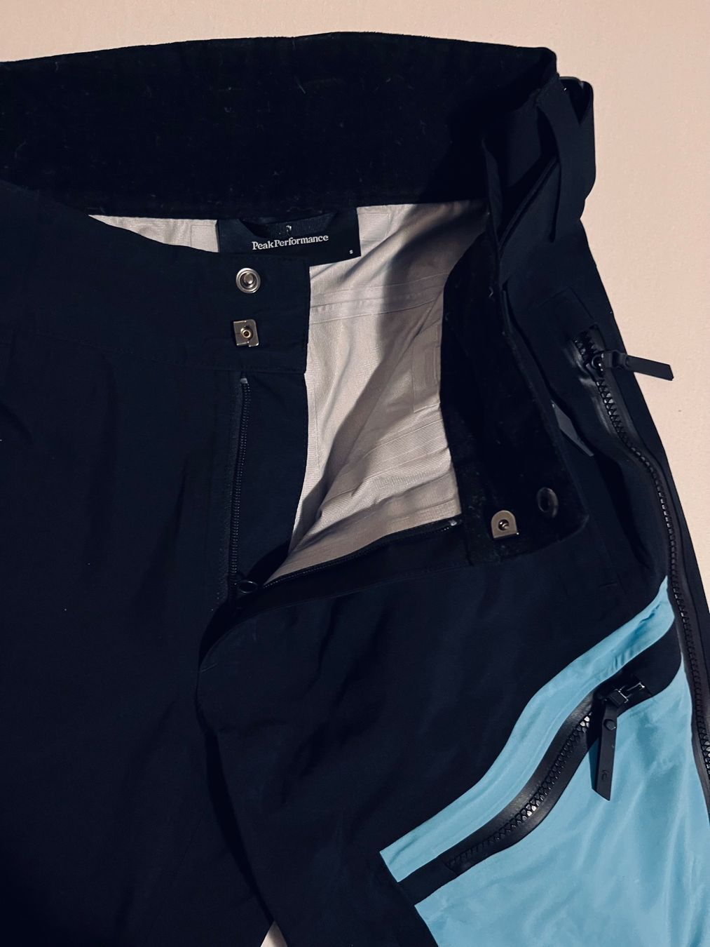 Peak Performance Hosen: Peak Performance Damen Gravity 2L, S – Gebraucht aus St. Moritz von jul_9kbf 2