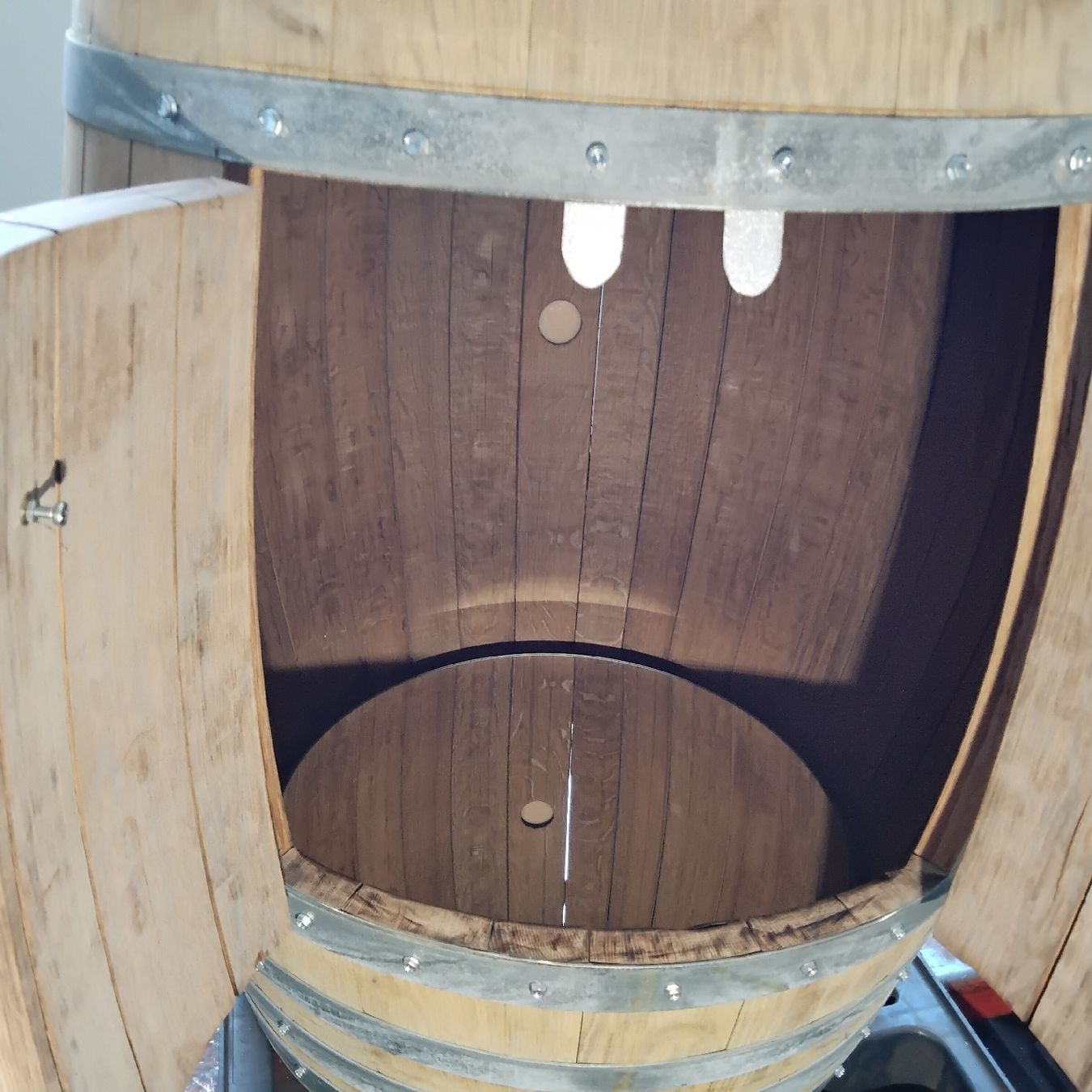 Altro: Aus einem Eichenfass wurde eine Bar – Usato da Bad Ragaz venduto da Pizalun 1
