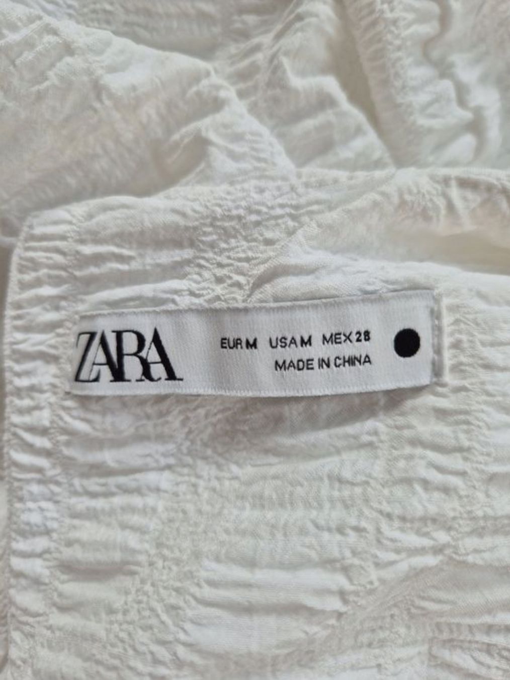 Zara Robes: Robe Zara blanche M – D'occasion à Lausanne par Cognitia 2