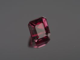 Natural Rhodolite Garnet 2.09ct Purple - Incl. Certificate