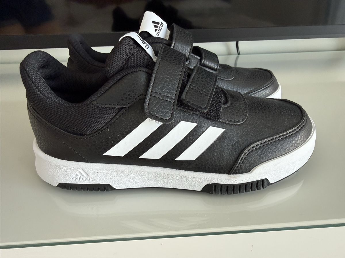 Adidas Chaussures garçon: Adidas sneakers 34 boy – Neuf (Voir description) à Châtelaine par Veradat
