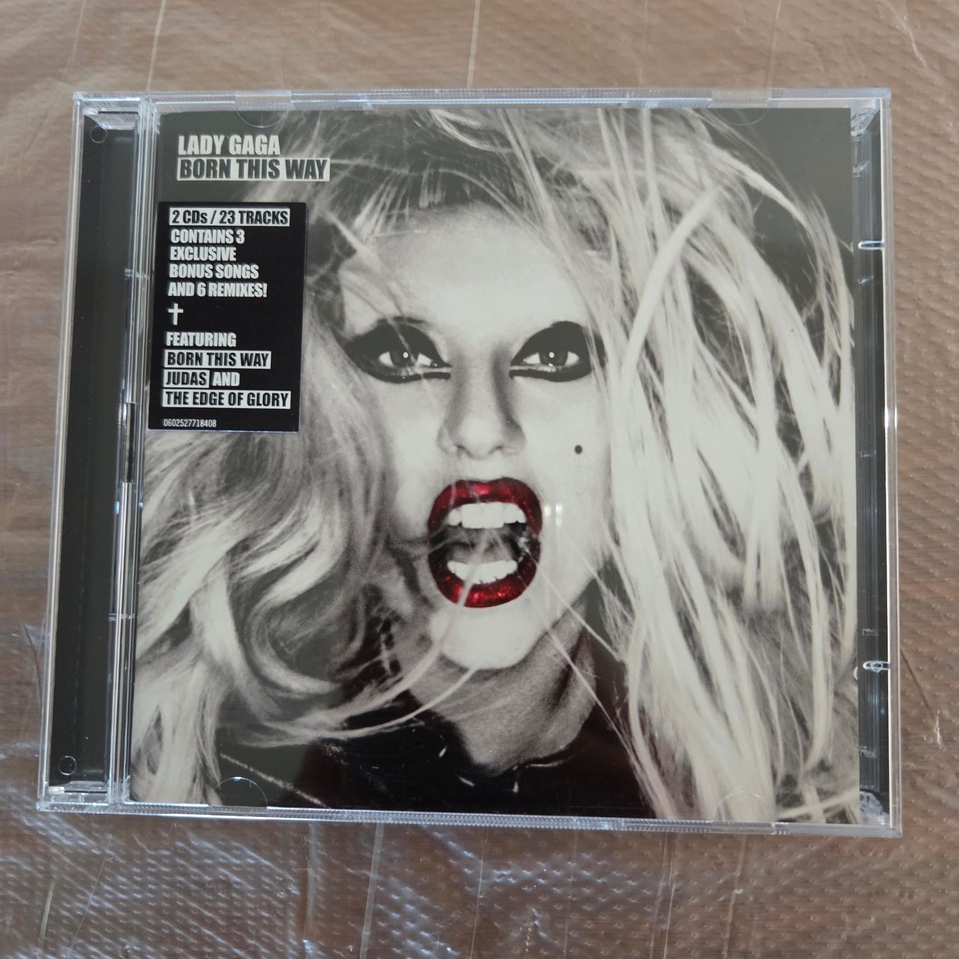 CD: Lady Gaga - Born This Way - 2 CDs – Nuovo (secondo la descrizione) da Olten venduto da clayrout