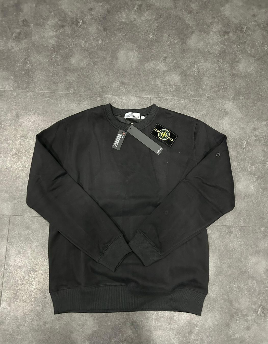 Maglioni & Felpe: Pull stones noir taille L – Usato da Bützberg venduto da Avatar74 1