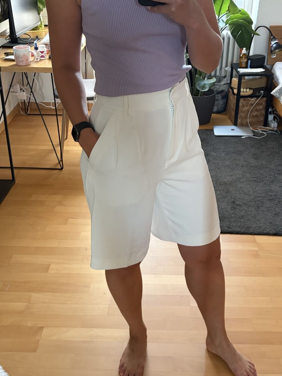 H&M Pantaloni: White H&M shorts size 38 – Usato da Zürich venduto da Abu95 1