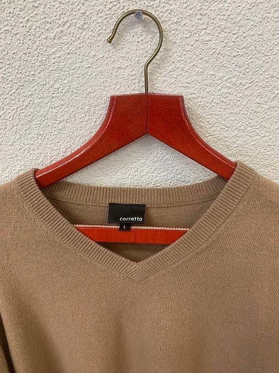Maglioni & Felpe: Vintage Coretto Kaschmirpullover mit V Ausschnitt in Beige – Usato da Obernau venduto da Arche_Noah_Brocki 1
