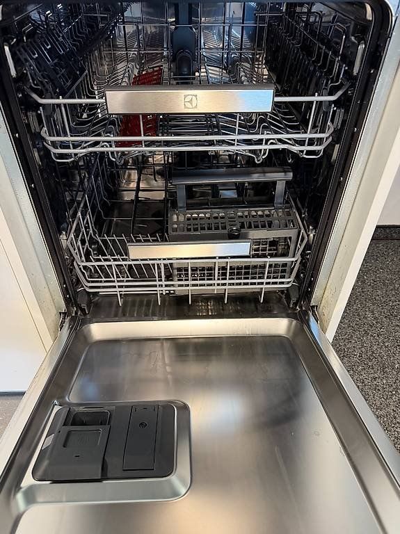 Electrolux Lavastoviglie: Geschirrspüler Electrolux – Usato da Baar venduto da lir_lq6p