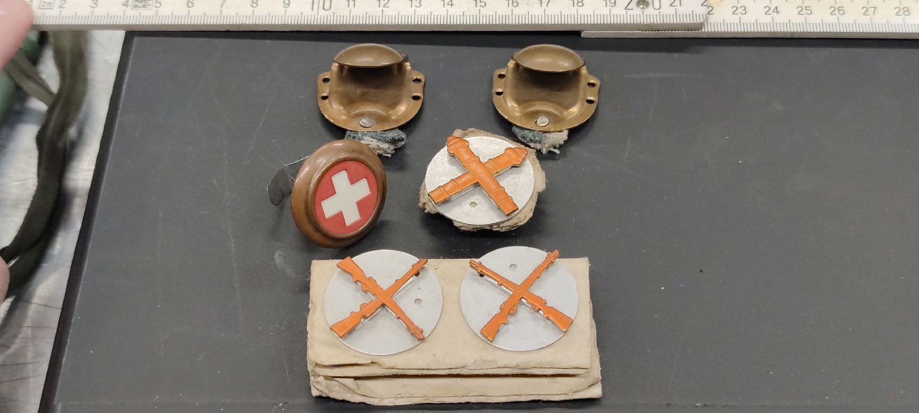 Sonstige Antiquitäten & Kunst: Wappen und andere Schweizer Armee – Gebraucht aus Cama von anto_a 1