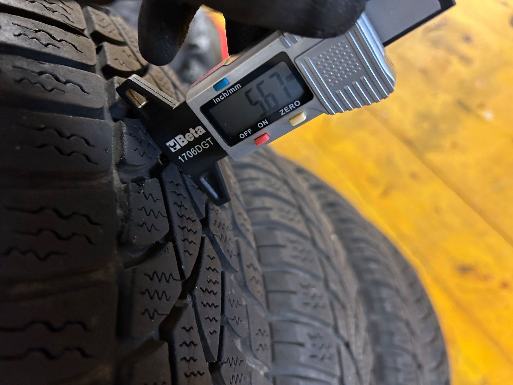 Mini Pneus & Kompletträder: 4 original Winterräder zu Mini Cooper S – Gebraucht aus Steinhausen von Automotive-Meier-1 3