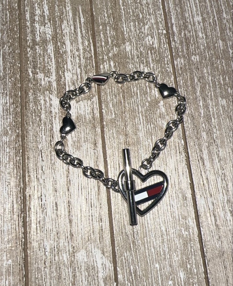 Tommy Hilfiger Bracciali & Braccialetti: Tommy Hilfiger Armkette silber mit Herzlogo – Nuovo (secondo la descrizione) da Oftringen venduto da tola19 2