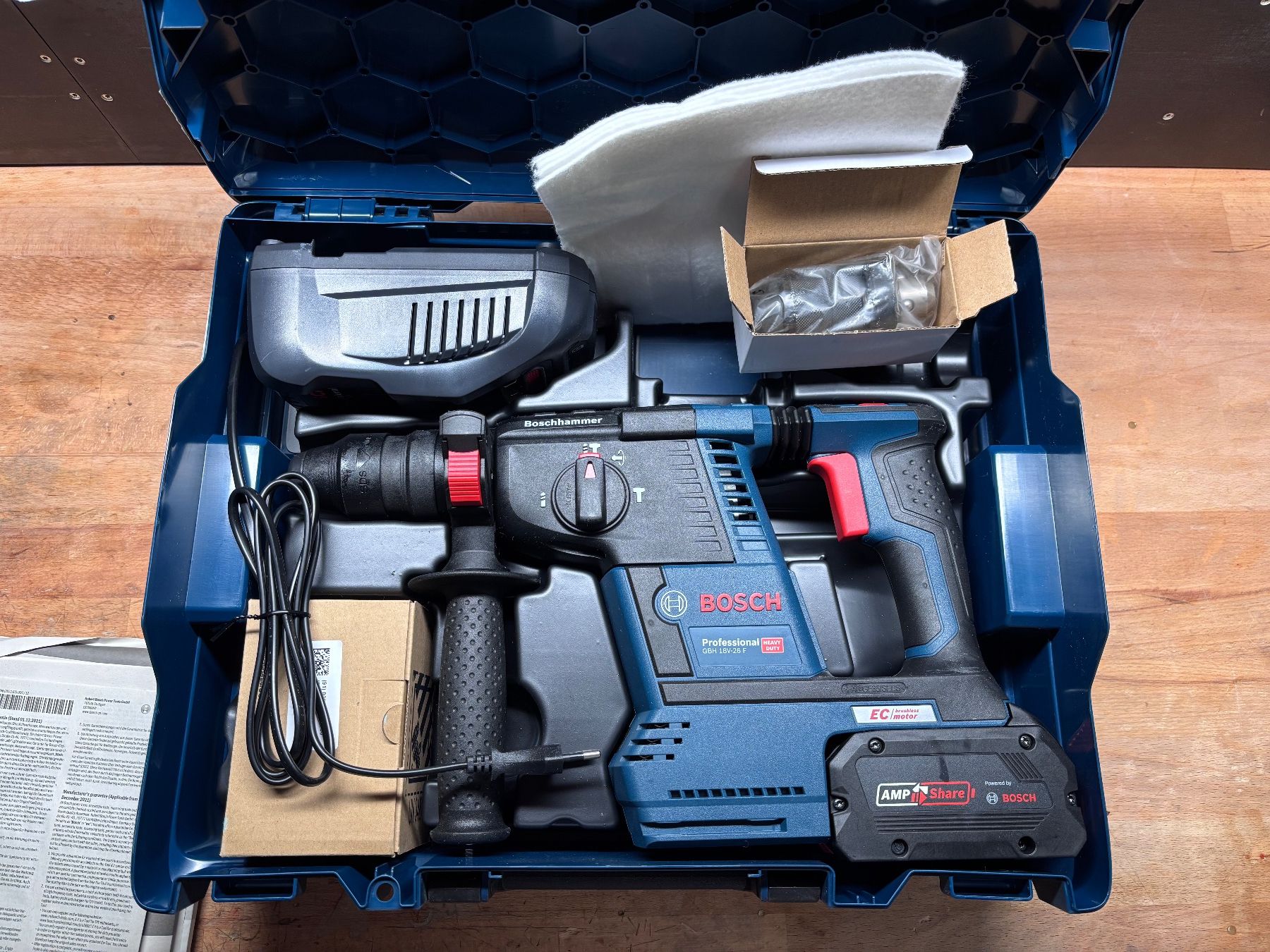 Bosch Trapani: Bosch Akku Bohrhammer – Nuovo e nell'imballaggio originale da Therwil venduto da oldbobber