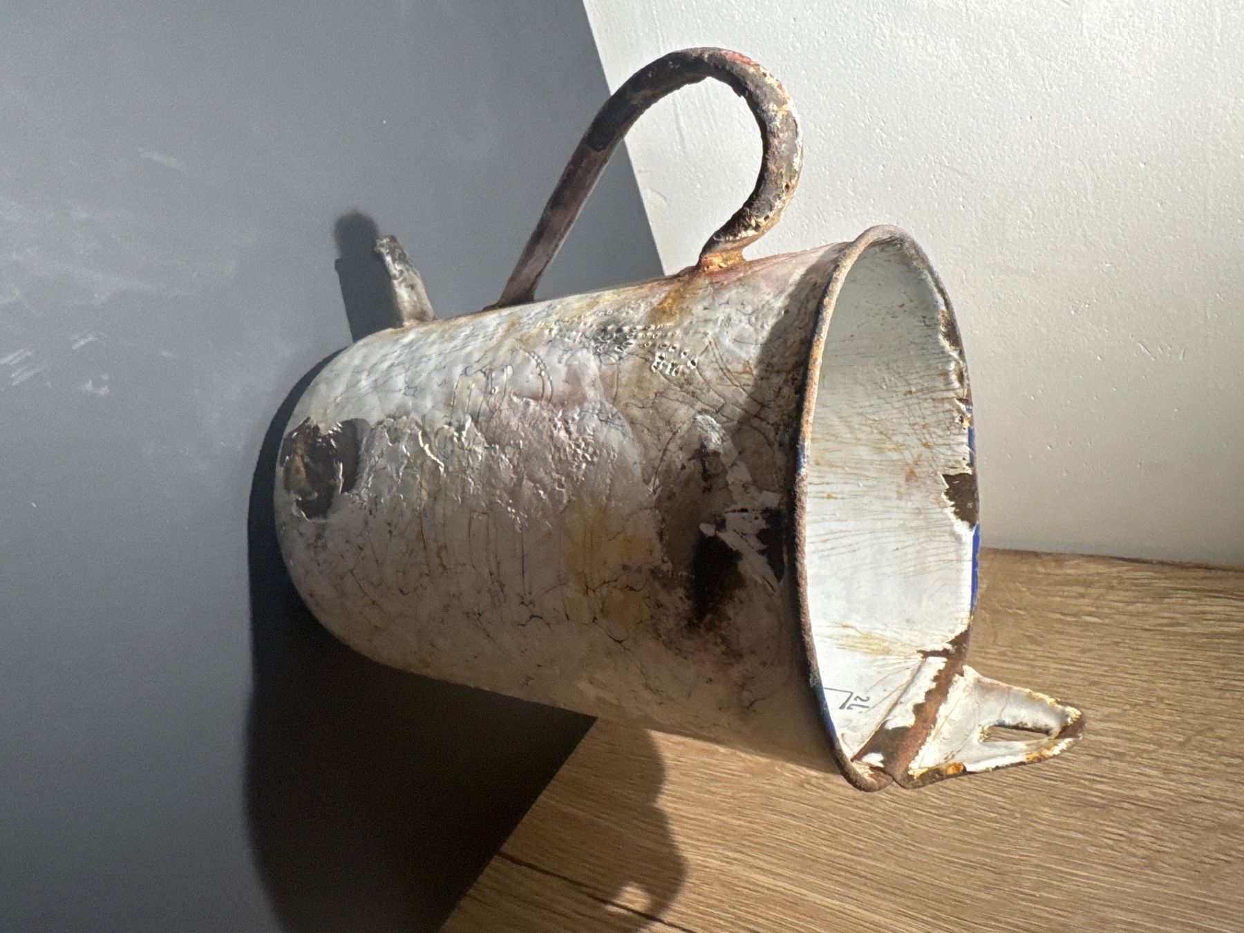Behälter & Ähnliches: Ancien récipient émaillé – Gebraucht aus Lajoux JU von Briard0 4