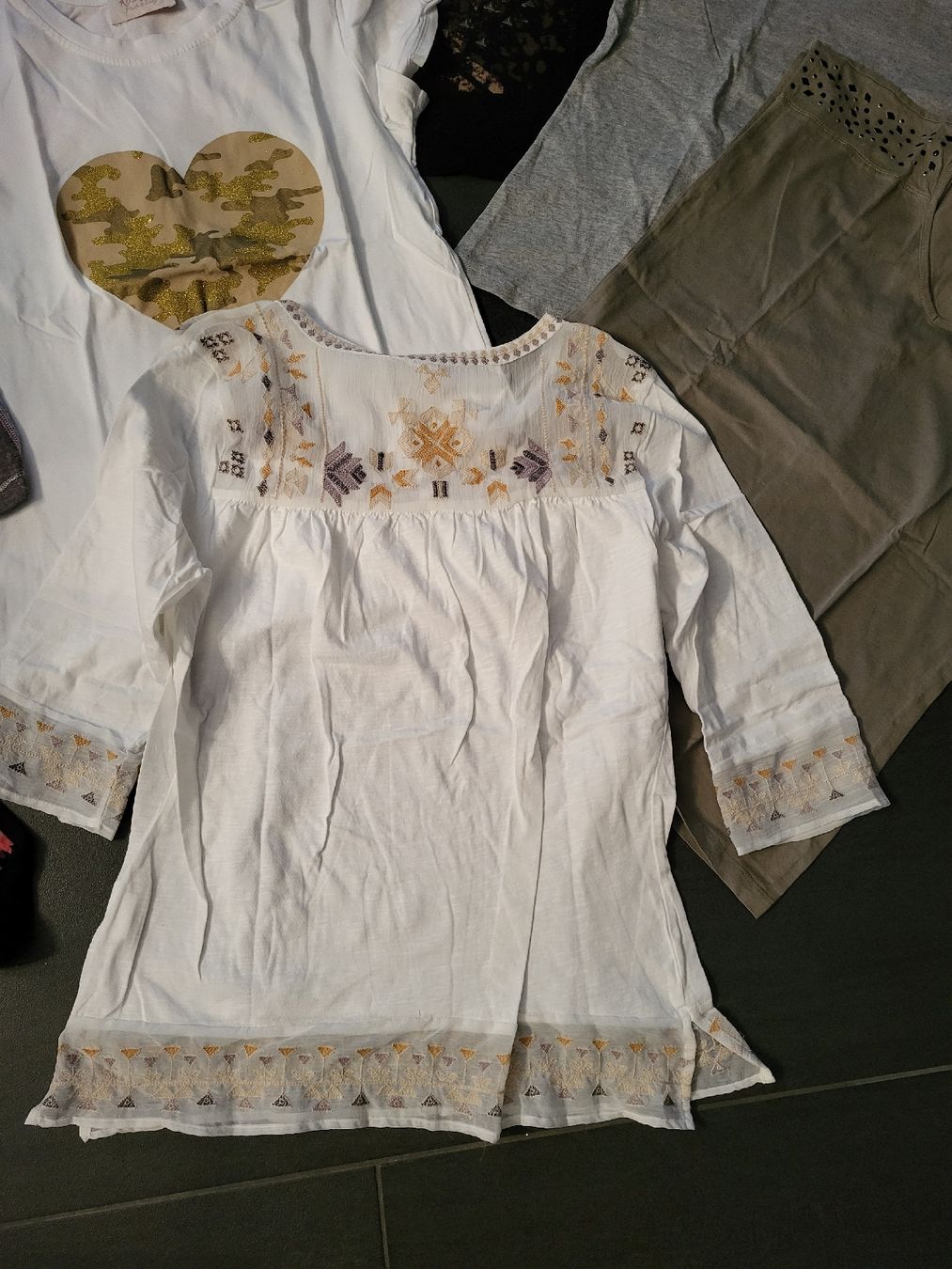 Lots de vêtements: Kleiderset Oberteile Gr. 38 – D'occasion à Matzendorf par hauli2 3