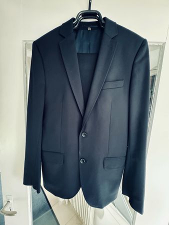 Eleganter Anzug in Schwarz Grösse 48