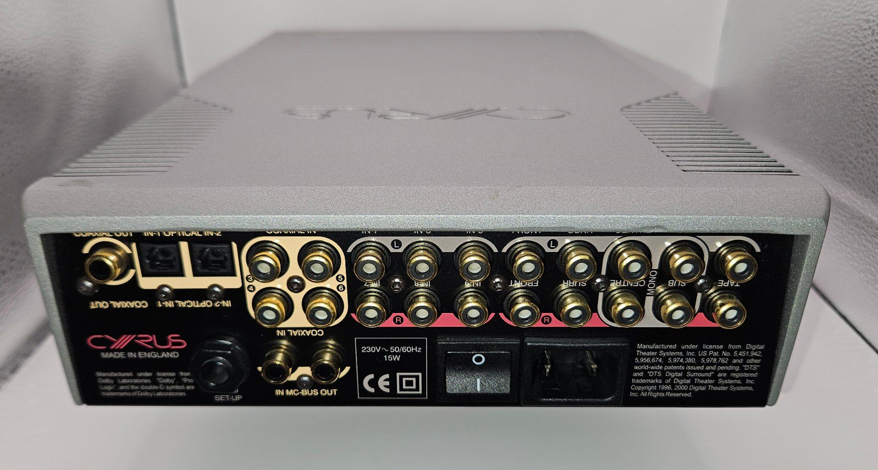 Ricevitori: Cyrus Audio AV8 Preamplifier mit Remote Control – Usato da Riazzino venduto da TicinoCarAudio