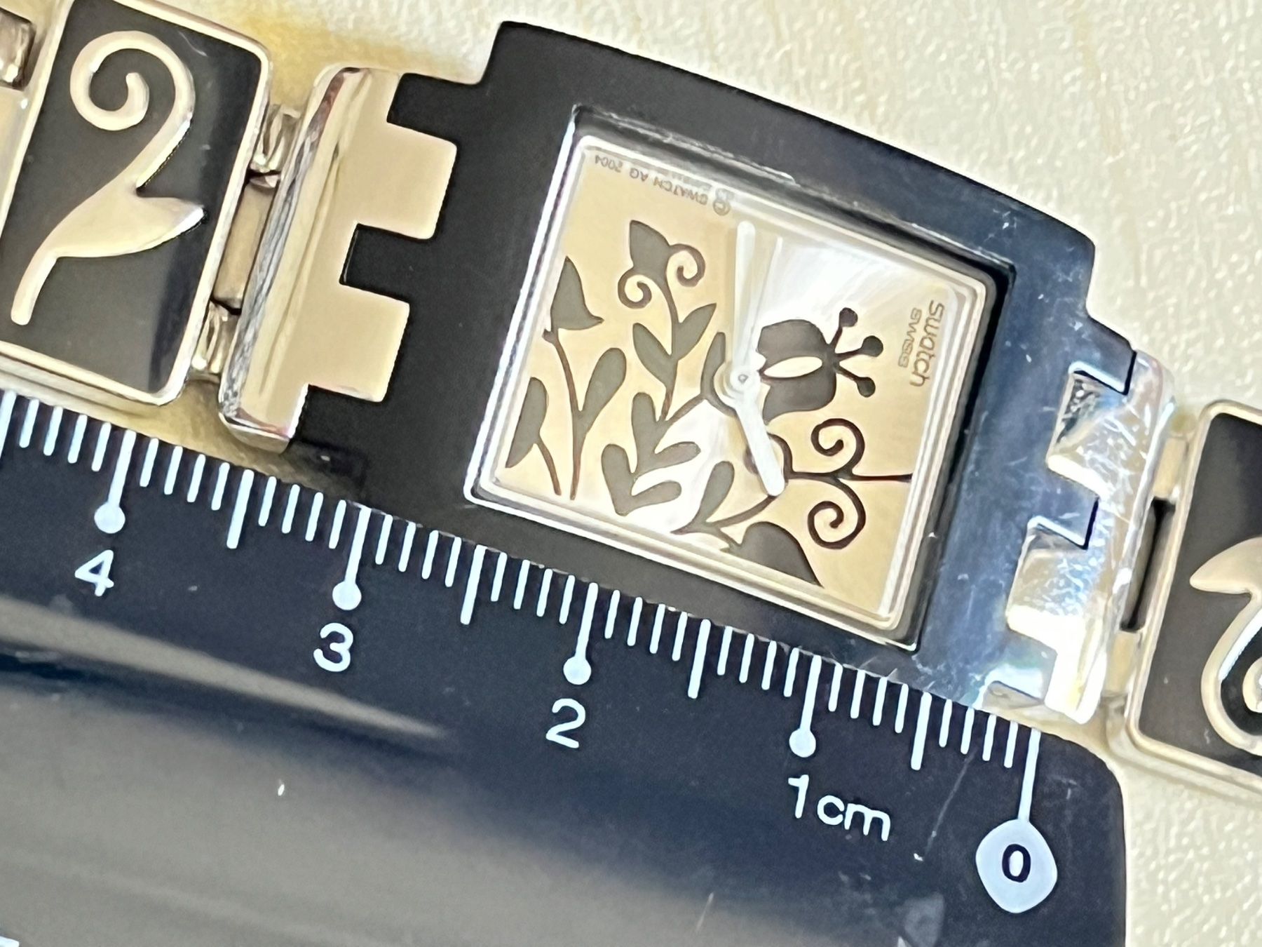 Swatch Orologi: Schöne Swatch Uhr mit Blumenmuster, elegant & zeitlos – Usato da Grenchen venduto da chththl 3