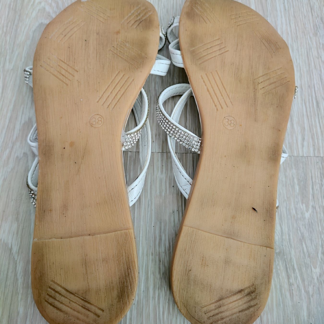 Damenschuhe: Sandalen Damen weiss Grösse 38  – Gebraucht aus Münsingen von ale_md2s 2