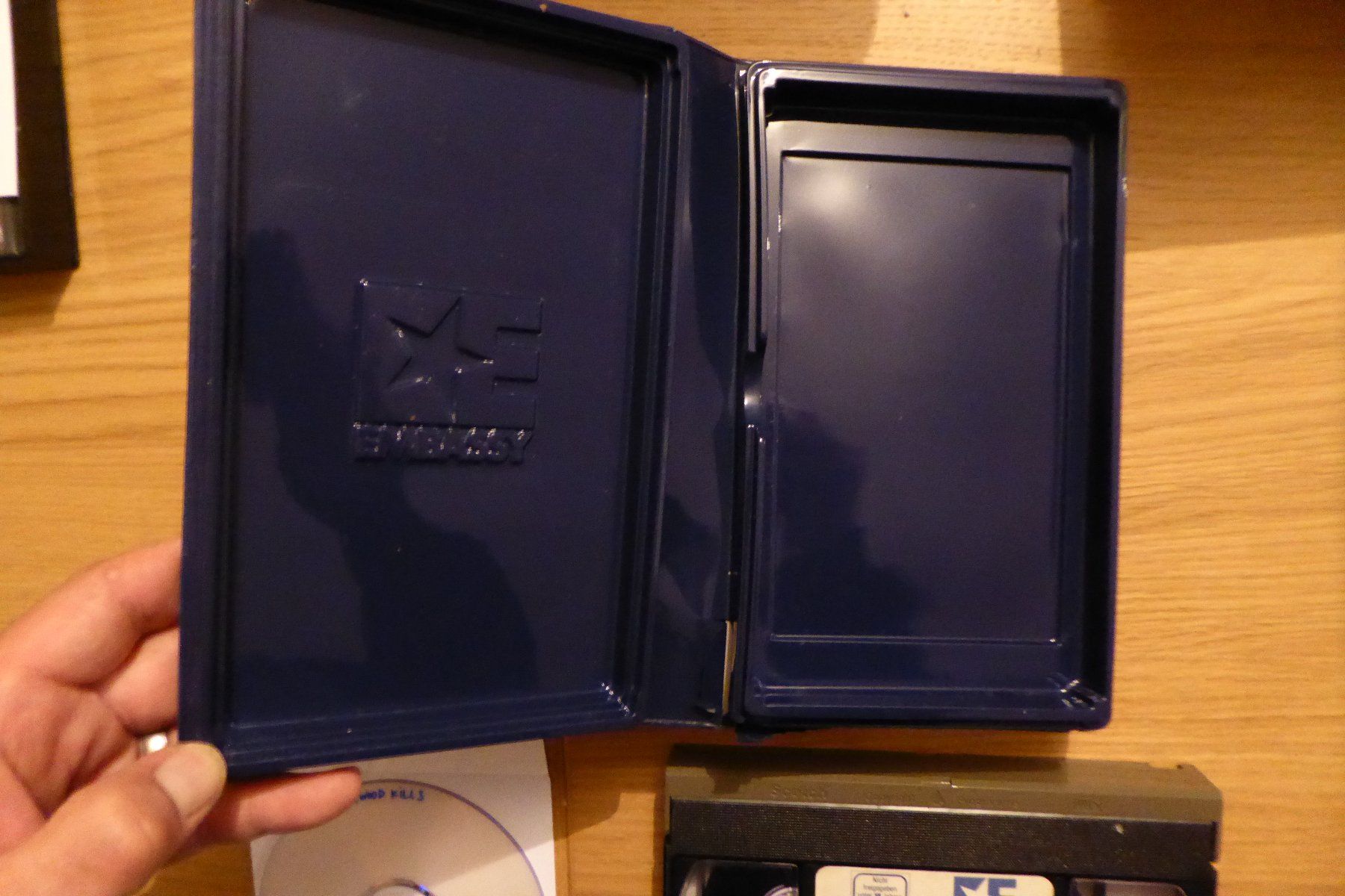 Tutti i VHS: VHS Hollywood kills mit Backup DVD – Usato da Allschwil venduto da Summelsarium 4