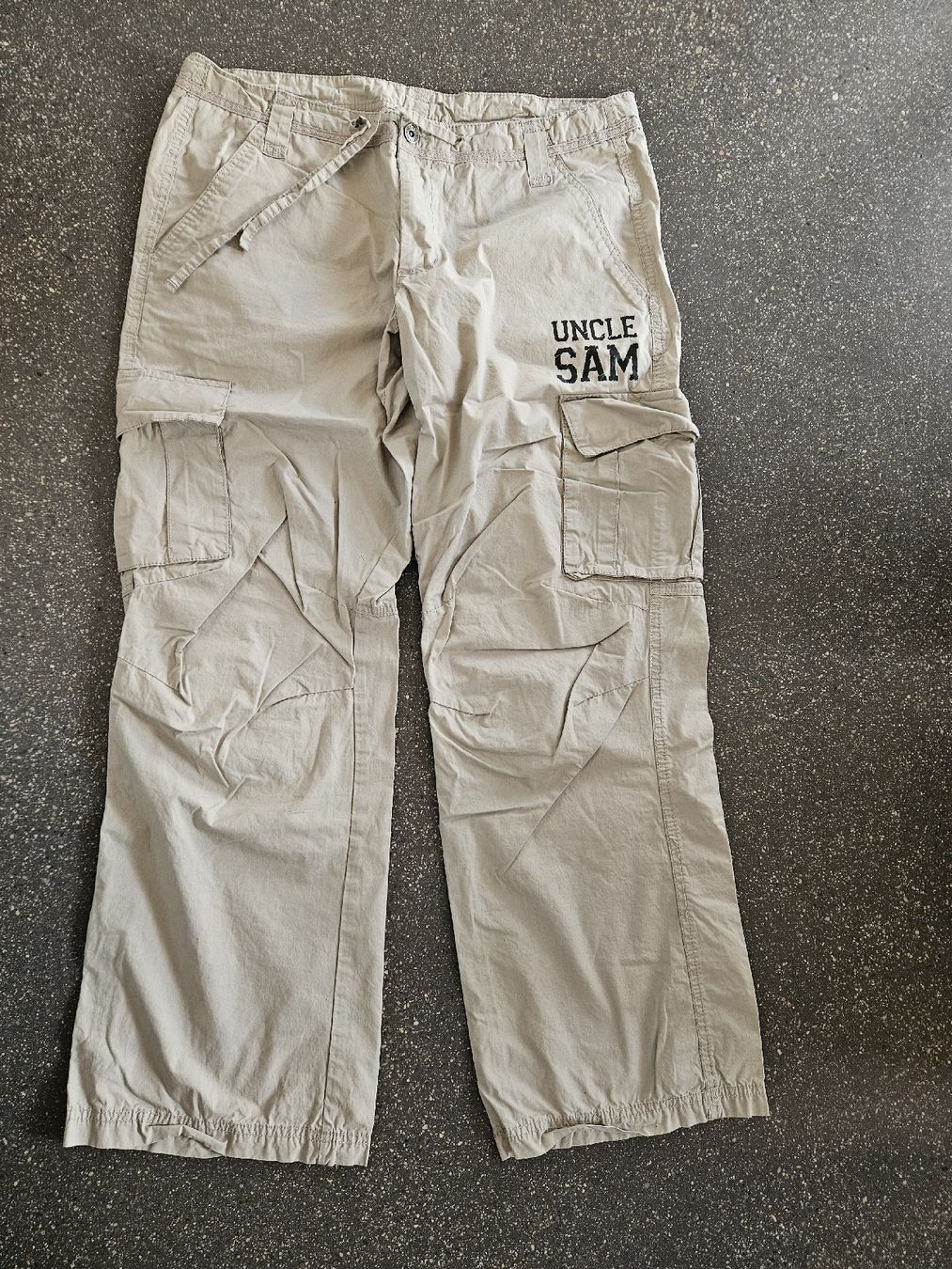 Pantaloni: Uncle Sam Cargo Hose Beige, Grösse L – Nuovo (secondo la descrizione) da Anwil venduto da tamoos