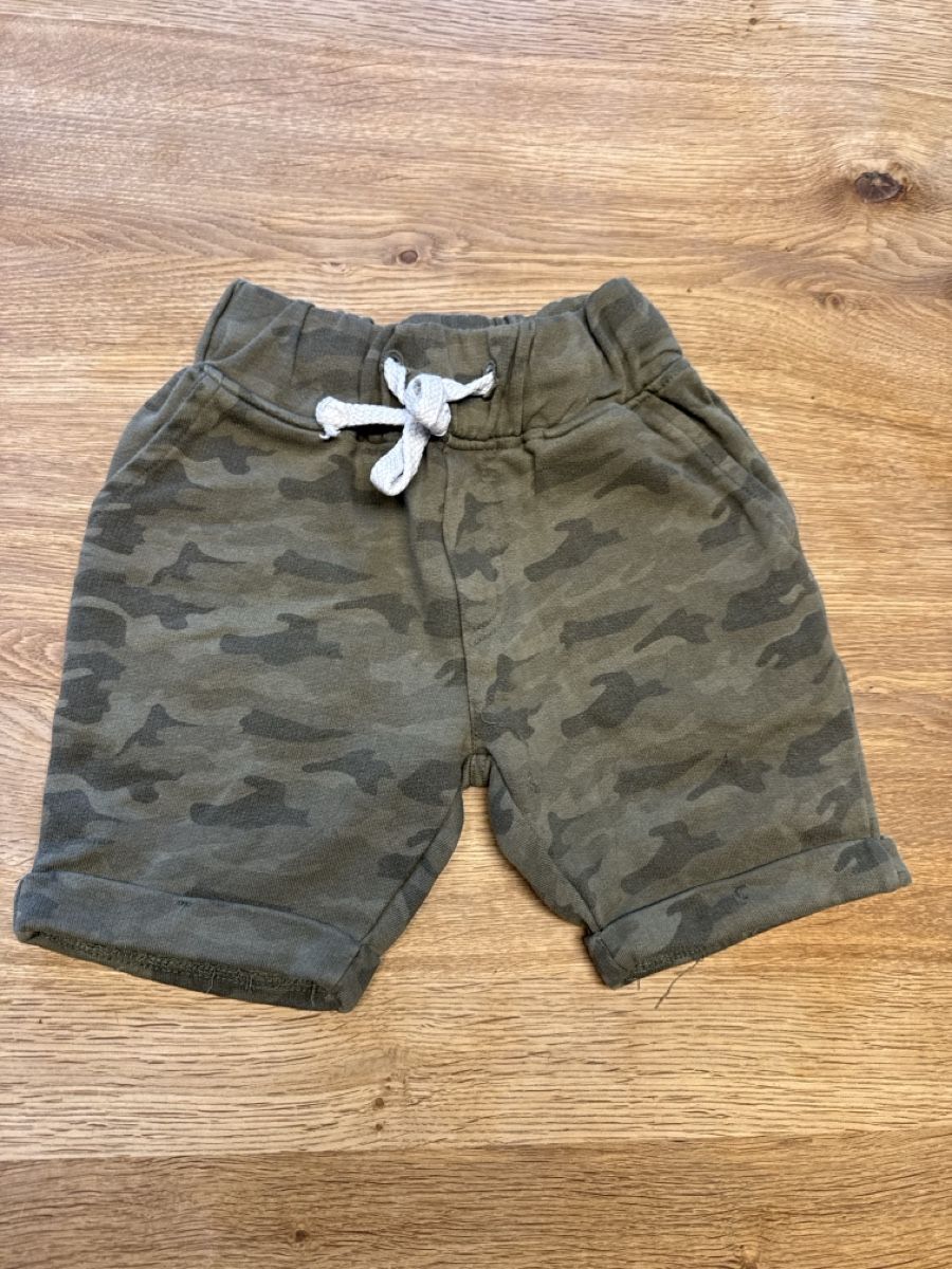Primark Pantaloni: Shorts Gr. 104 – Usato da Rohr b. Olten venduto da -FaLu-
