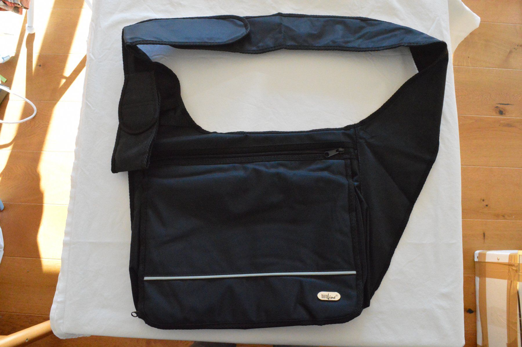 Altro in  Abbigliamento & Accessori: Neue Schultertasche Umhängetasche Schwarz – Nuovo (secondo la descrizione) da Locarno venduto da LukeWanderlust 1