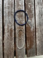 Deux bracelets : quartz + lapis lazuli