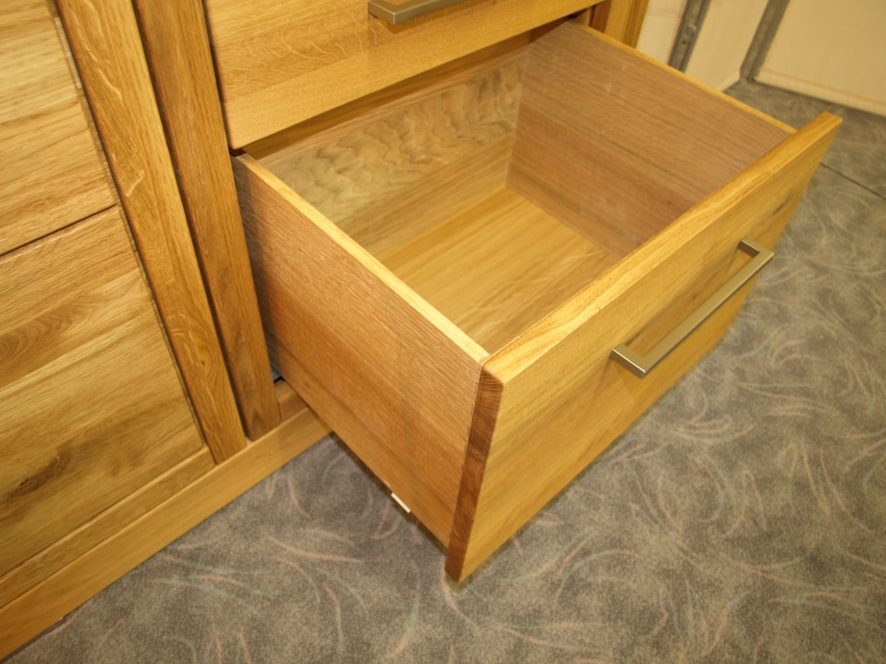 Vitrinen: Vitrine CASERA Asteiche massiv 100 cm – Neu (gemäss Beschreibung) aus Unterentfelden von moebelrufli 4