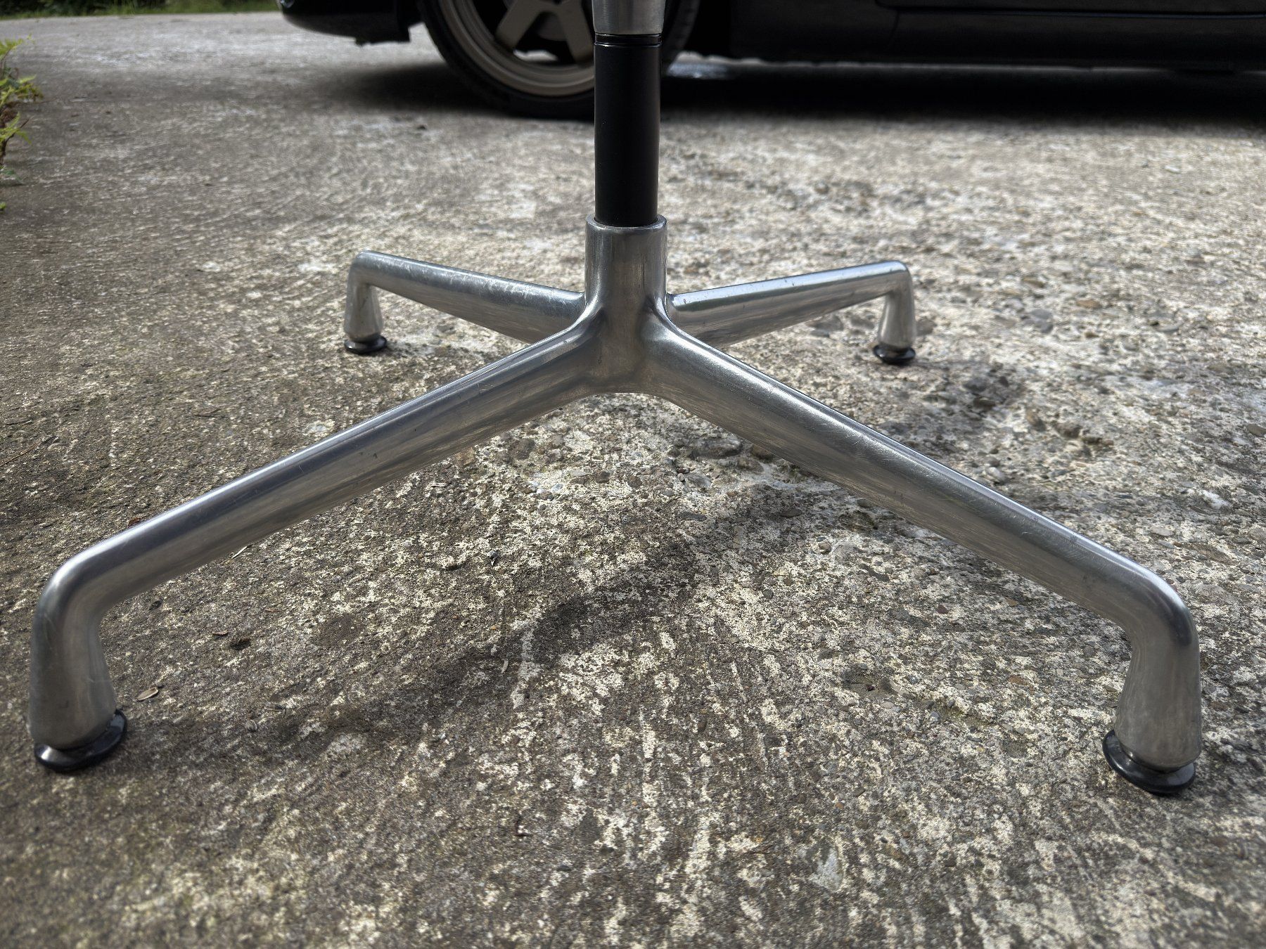 Eames Stühle: Vitra Eames Aluminium Chair EA 106 3/3 – Gebraucht aus Ulisbach von Mithrandirr 9