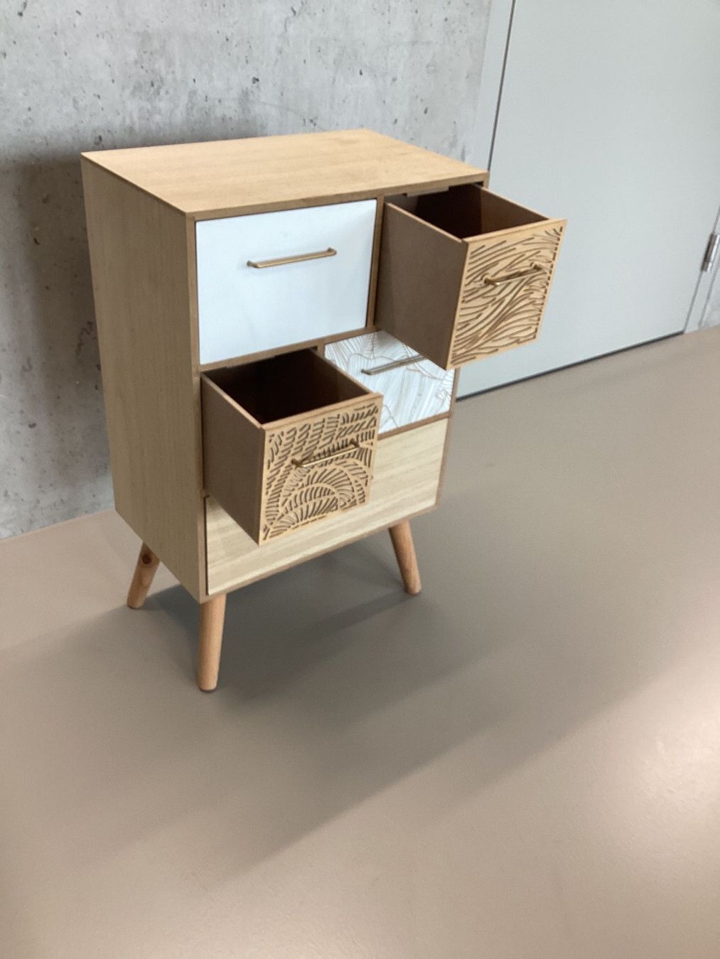 Cassettiere: Kommode Holzoptik mit Schubladen- Wiitergäh – Usato da Zug venduto da GGZatWork 2