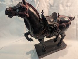 Antike Pferdefigur aus Kunstharz Holz, China, Vintage