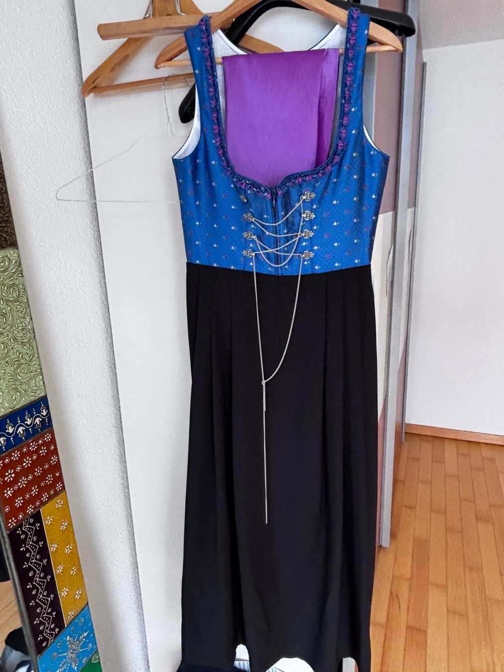 Kostüme: Dirndl – Neu (gemäss Beschreibung) aus Frenkendorf von Eggi74