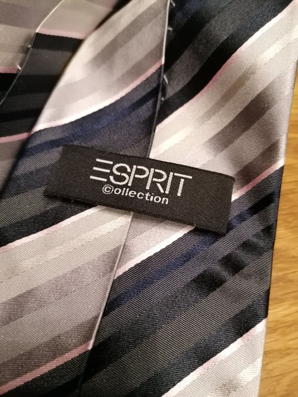 Cravatte: ESPRIT Krawatte 100% Seide - Nr.283 – Usato da Basel venduto da vintagecollector 1
