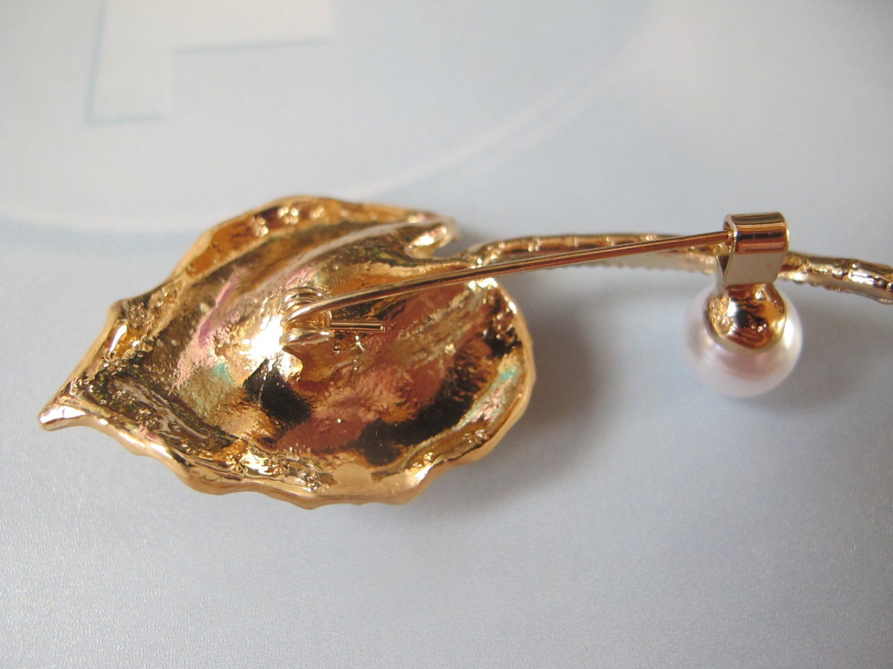Broches & Aiguilles: Goldfarbene Brosche mit Perle, Blattform, Vintage Stil – Neuf (Voir description) à Löhningen par Chimae67 4
