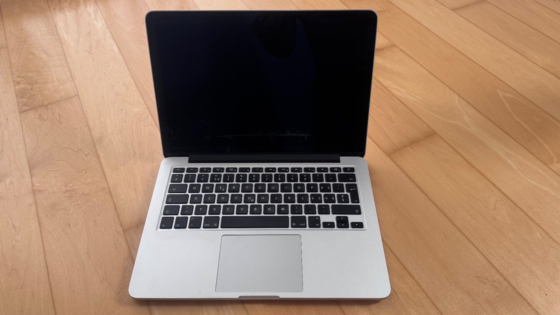 Apple Notebook: MacBookPro13 mit Henge Dock – Usato da Zeihen venduto da Laser7 3
