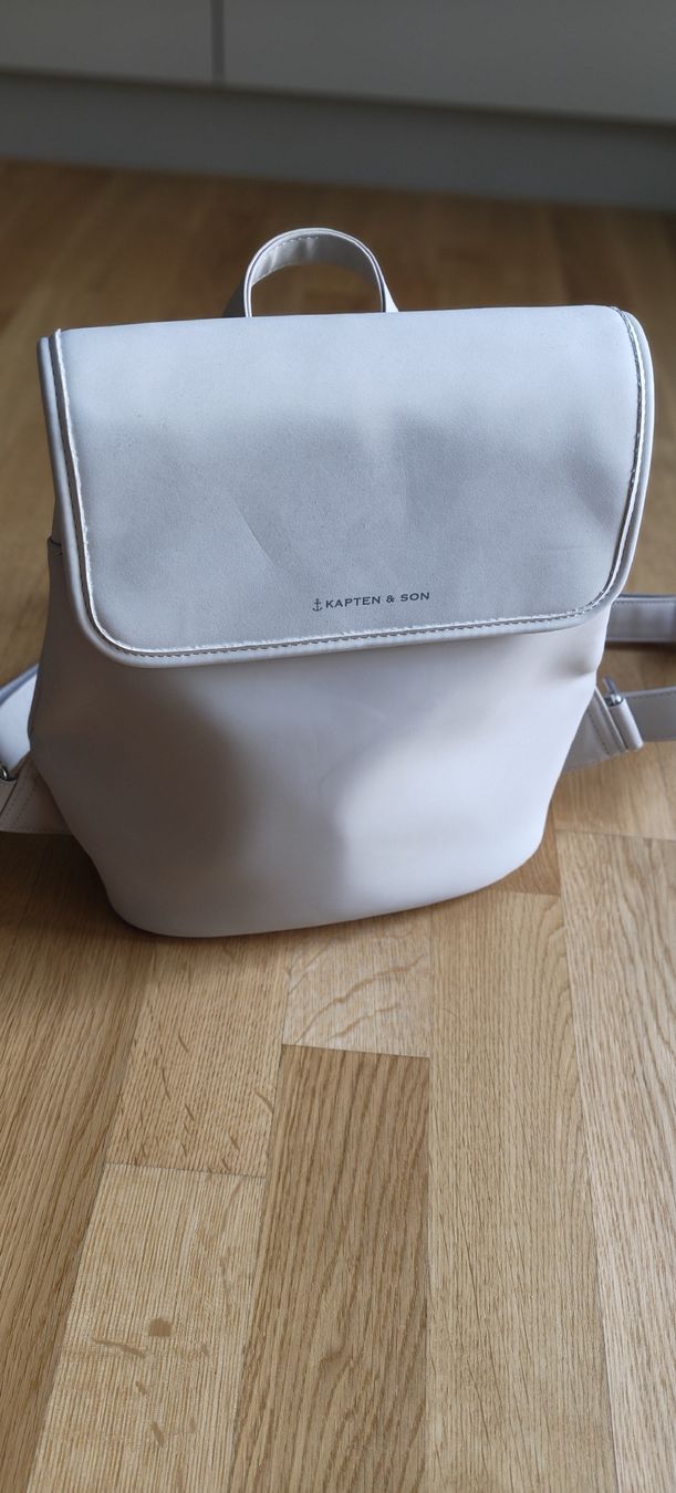 Kapten & Son Rucksäcke: Kapten & Son Tagesrucksack – Gebraucht aus Dübendorf von Industryleader