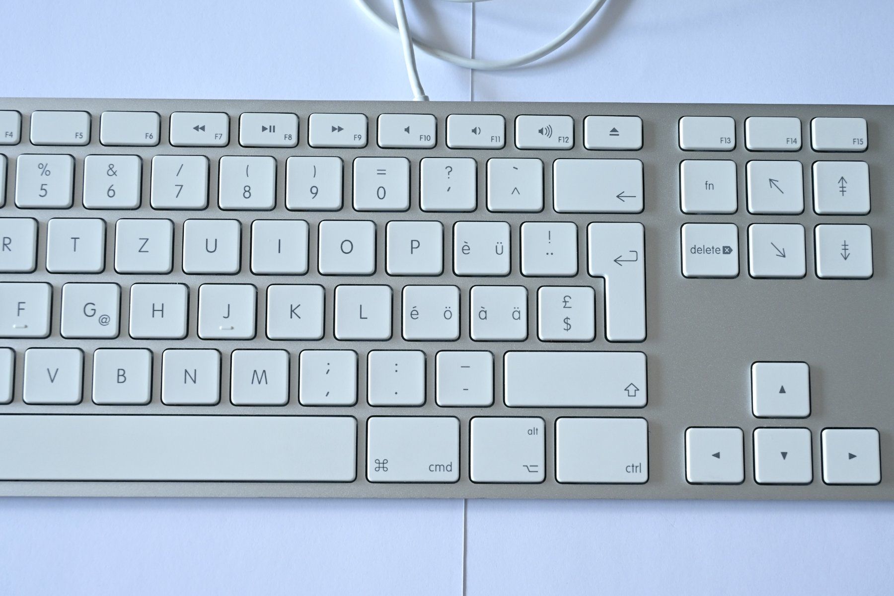 Apple Tastiere: Apple Tastatur für Mac mit USB-Kabel | Schweizer Layout – Usato da Scherz venduto da Neogeo5000 1