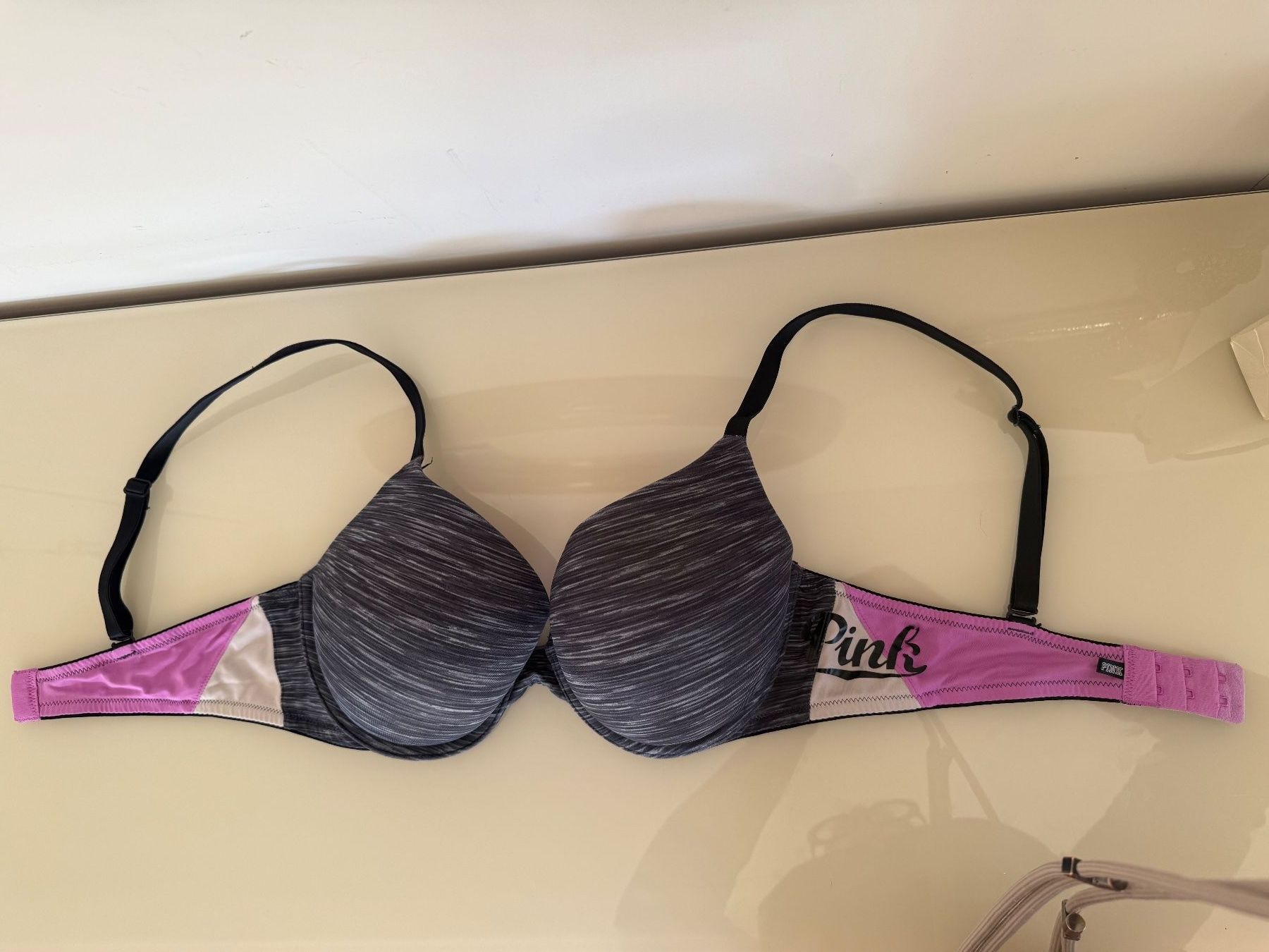 Victoria's Secret Altra biancheria intima: Victoria's Secret BH GR. 36C/D80 – Usato da Steg im Tösstal venduto da goldlionfree 2
