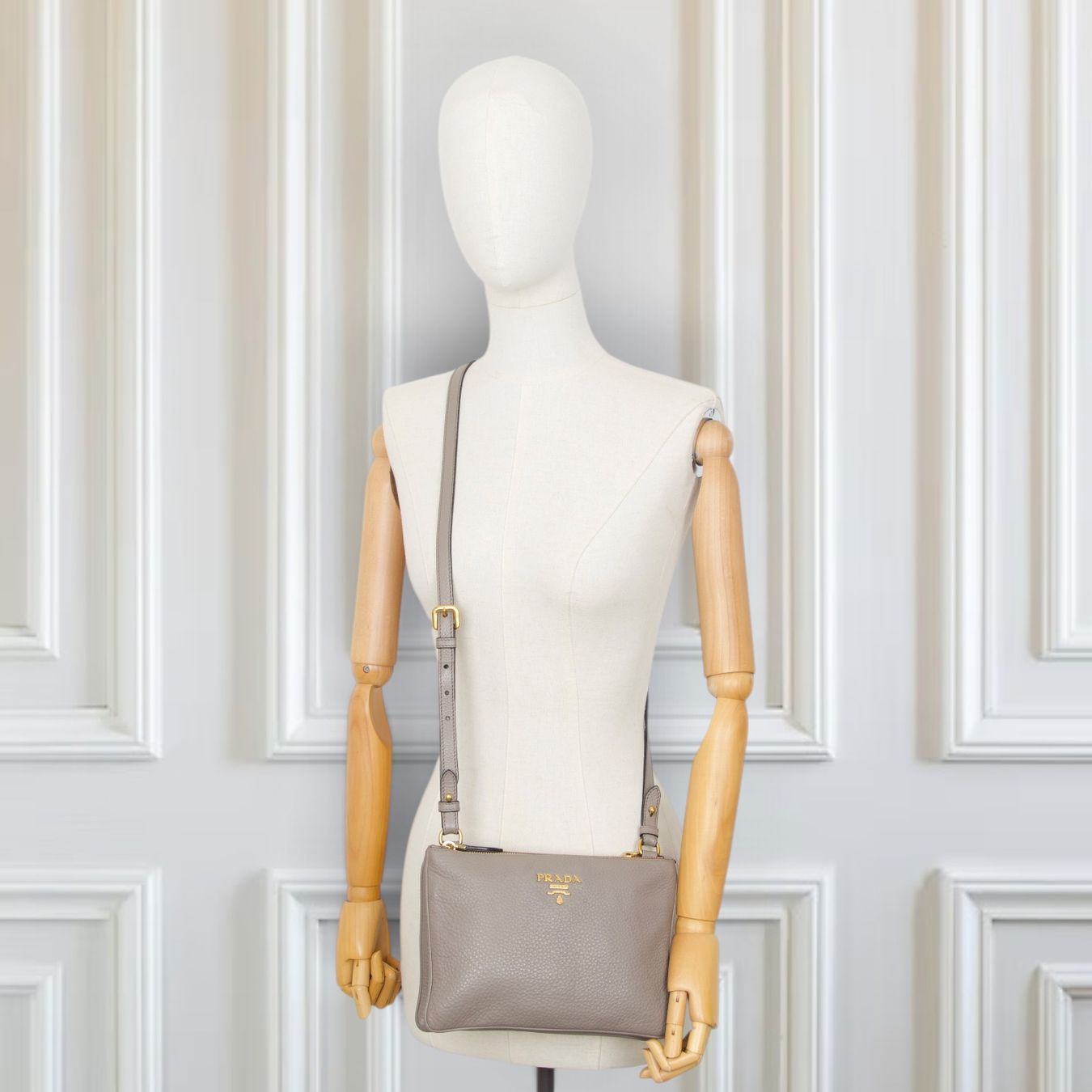 Prada Taschen für Damen: Prada Umhängetasche Vitello Phenix GHW – Gebraucht aus Binningen von Designerlabels 1