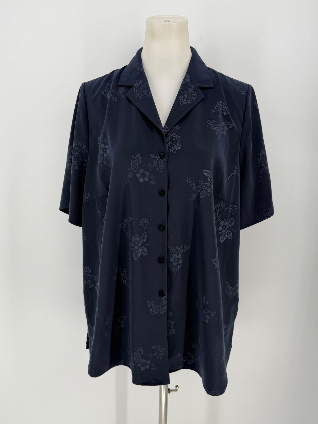 Camicette: Bluse Gr. 48 von Alexander mit Blumenmuster – Usato da Auenstein venduto da moin.
